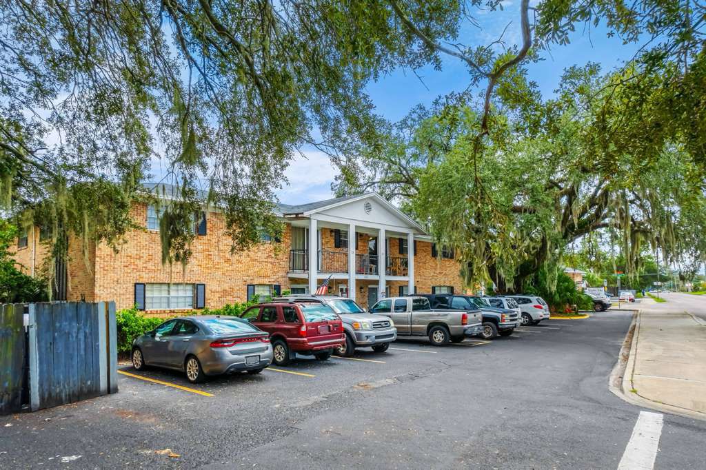 Windsor Arms Apartments 3
